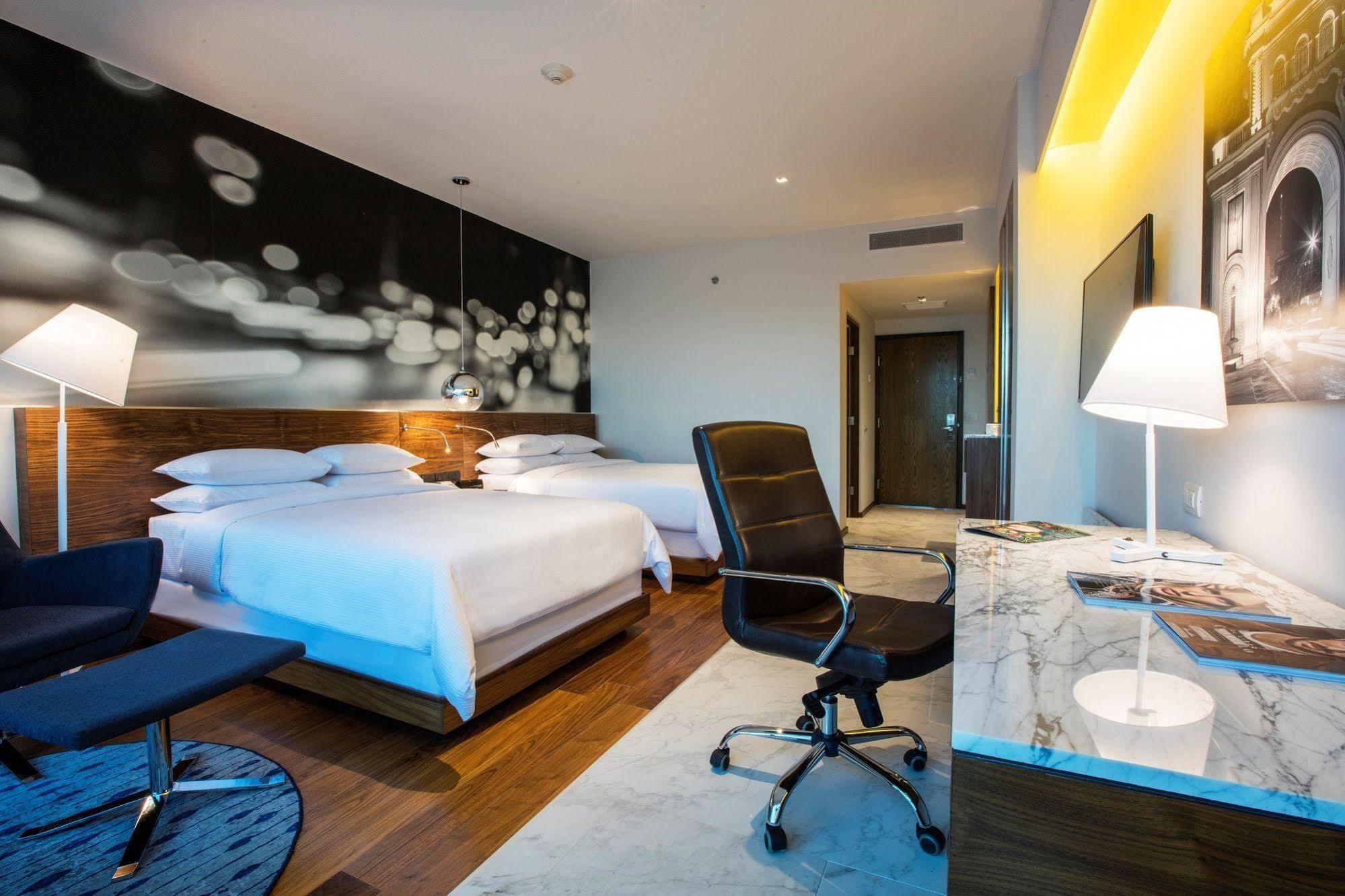 Krystal Urban Guadalajara Hotel Luaran gambar