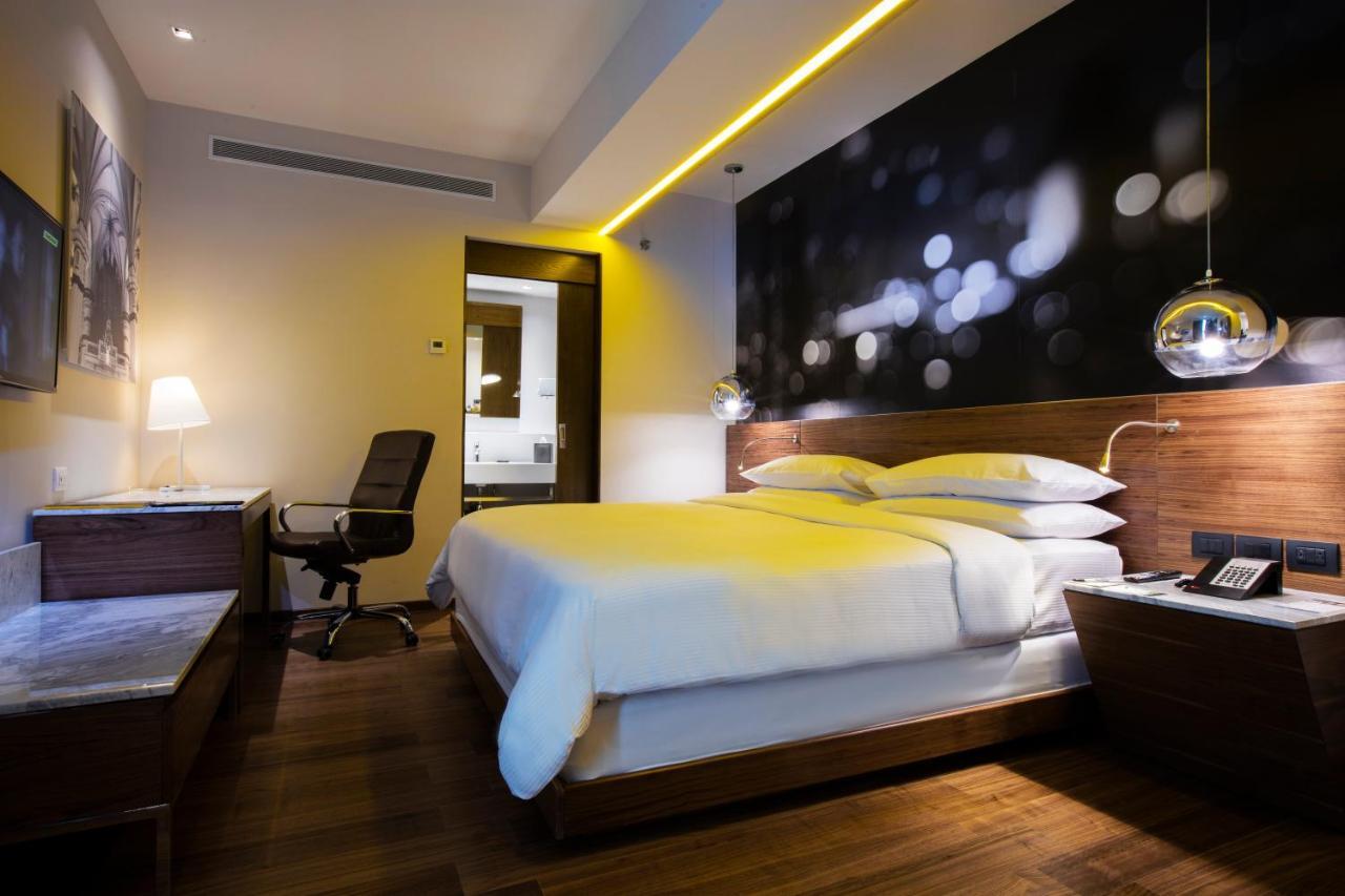 Krystal Urban Guadalajara Hotel Luaran gambar